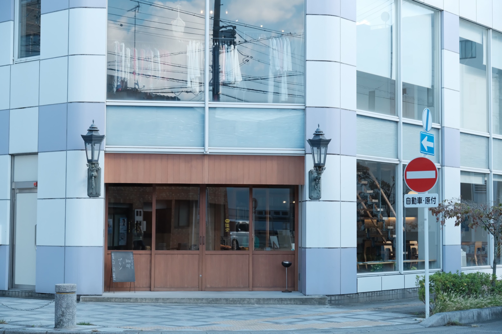 1955年創業の手焼きせんべいとこだわりのコーヒーを堪能できるカフェをご紹介♪