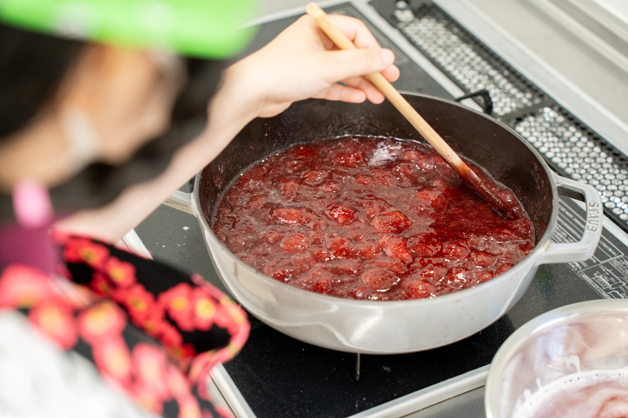 地元食材や無添加にこだわる「岡崎きく工房」のジャムづくり！一つ一つ手づくりした陶芸品も販売